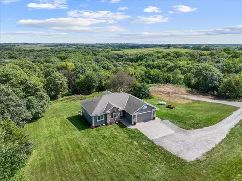 65649 Pease Rd, Glenwood, IA 51534
