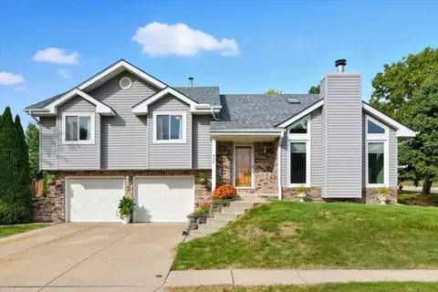 406 Maple Dr, Treynor, IA 51575