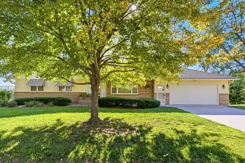 225 Pickardy Ln, Council Bluffs, IA 51503