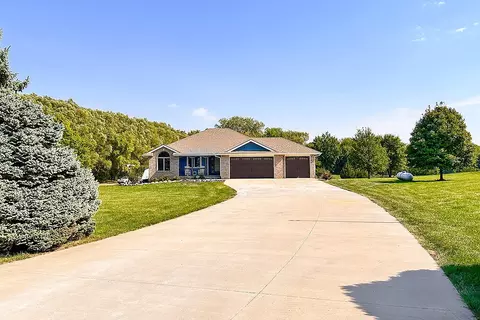 11749 Dumfries Ave, Council Bluffs, IA 51503
