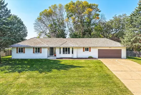 128 Charles Park Dr, Council Bluffs, IA 51503