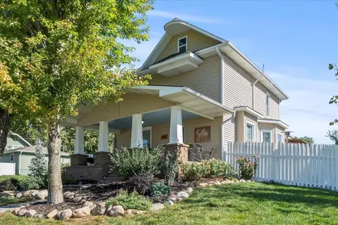 203 S Eyberg Ave, Treynor, IA 51575