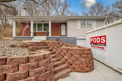 242 Sylvan Dr, Council Bluffs, IA 51503