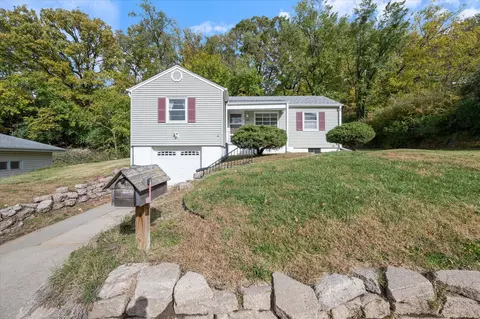 242 Elmwood Dr, Council Bluffs, IA 51503