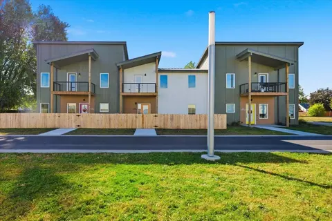 101 S 24th St, Council Bluffs, IA 51501