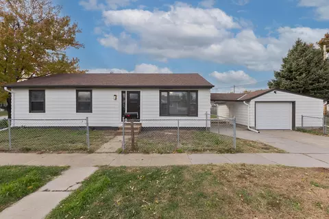 104 N 31st St, Council Bluffs, IA 51501