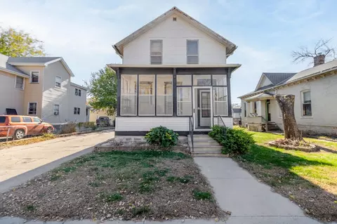 813 6th Ave, Council Bluffs, IA 51501
