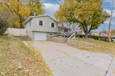 645 Arnold Ave, Council Bluffs, IA 51503