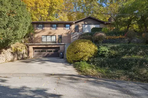 803 Oak Park Rd, Council Bluffs, IA 51503
