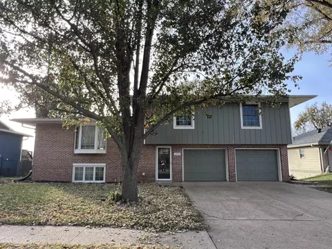 204 Wildwood Rd, Council Bluffs, IA 51503