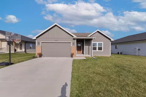 1046 Deveron Dr, Council Bluffs, IA 51503