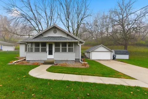 327 Spencer Ave, Council Bluffs, IA 51503