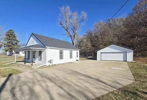 1433 N 8th St, Council Bluffs, IA 51503