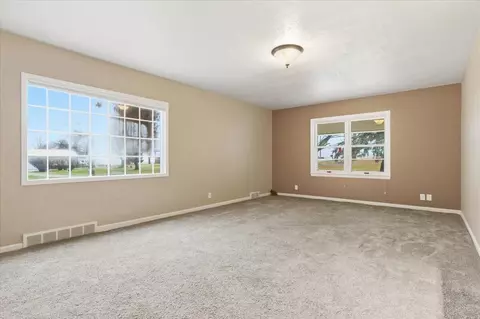 Living - 539 High St, Carson, IA 51525 photo 4 of 8