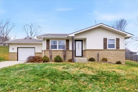 102 Shamrock Cir, Glenwood, IA 51534