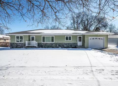 713 N Frost Ave, Avoca, IA 51521