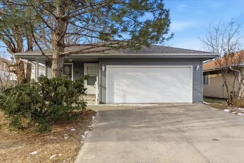 210 N 40th St, Council Bluffs, IA 51501