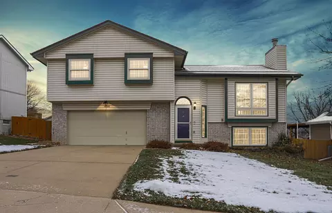 6706 Hillcrest Ln, La Vista, NE 68128