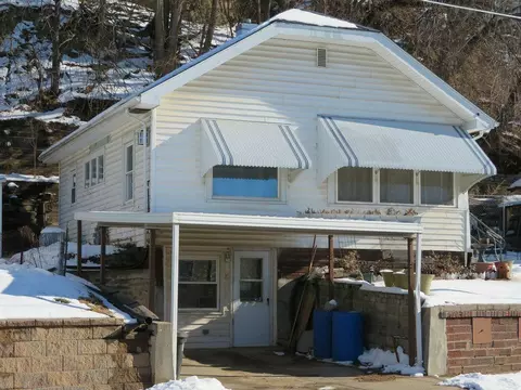 409 N 6th St, Council Bluffs, IA 51503