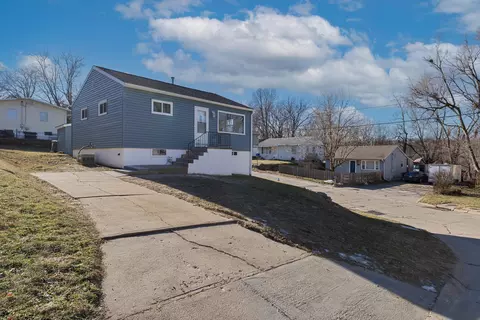 35 Opal Dr, Council Bluffs, IA 51503