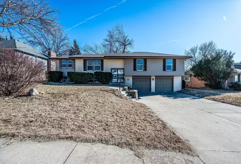 1829 Holling Dr, Omaha, NE 68144