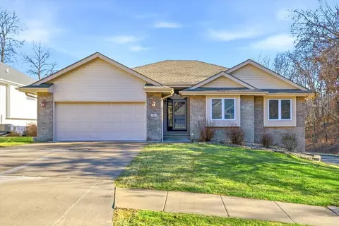 101 Bonham Cir, Council Bluffs, IA 51503