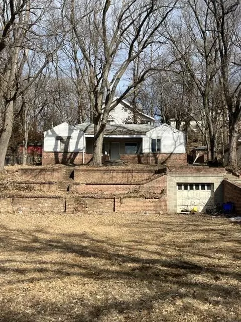 203 12 Park Ave, Council Bluffs, IA 51503
