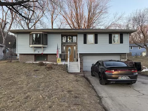 408 E Welch St, Crescent, IA 51526