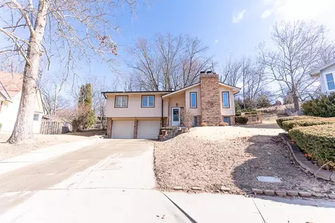 803 Moore Dr, Bellevue, NE 68005