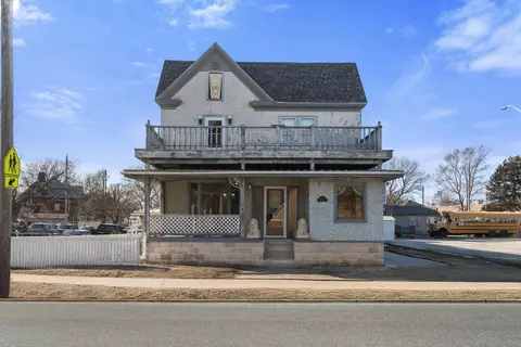 136 S 7th St, Council Bluffs, IA 51501