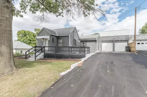 812 Palmer St, Oakland, IA 51560