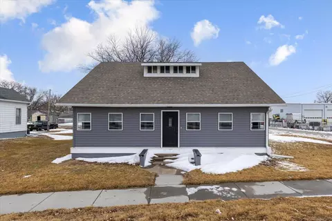 452 S Walnut St, Avoca, IA 51521