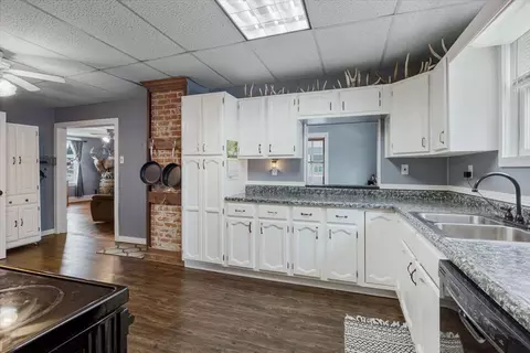 452 S Walnut St, Avoca, IA 51521 photo 9