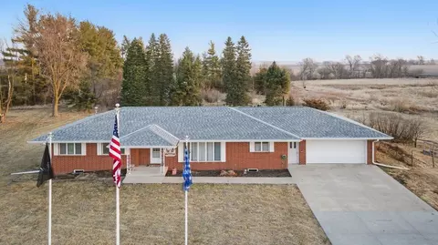 39926 Honeysuckle Rd, Oakland, IA 51560