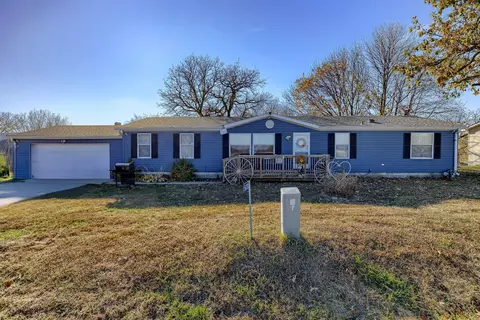 56722 221st St, Glenwood, IA 51534