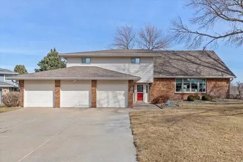 22552 James Dr, Council Bluffs, IA 51503