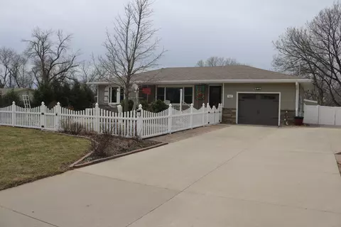 612 N Ridge Rd, Council Bluffs, IA 51503
