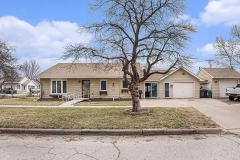113 N 26th St, Council Bluffs, IA 51501