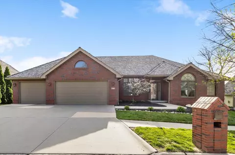 412 Fawn Park Cir, Council Bluffs, IA 51503