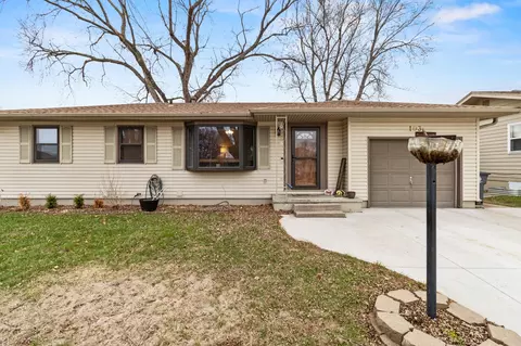 103 Wenwood Cir, Council Bluffs, IA 51503