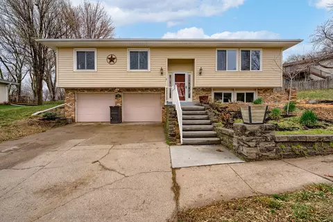 109 Redbud Ln, Council Bluffs, IA 51503