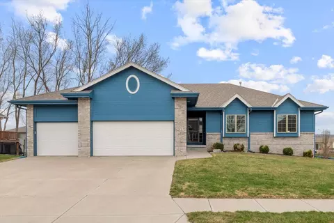 3225 Gold Rush Rd, Council Bluffs, IA 51501