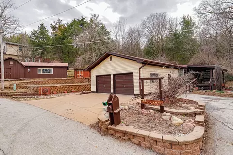113 Powells Ln, Crescent, IA 51526