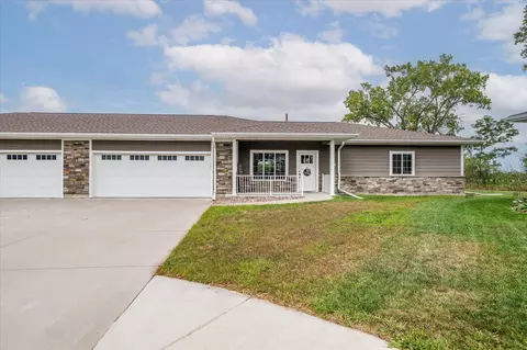 910 Tamarack Ln, Missouri Valley, IA 51555