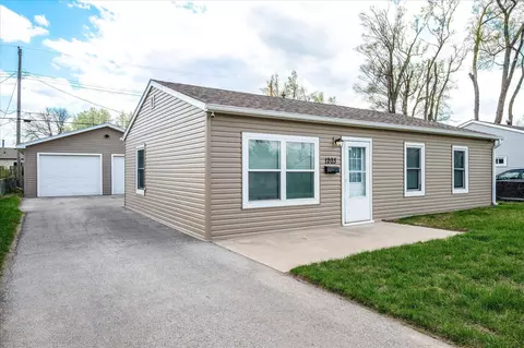 1203 Hiatt St, Carter Lake, IA 51510