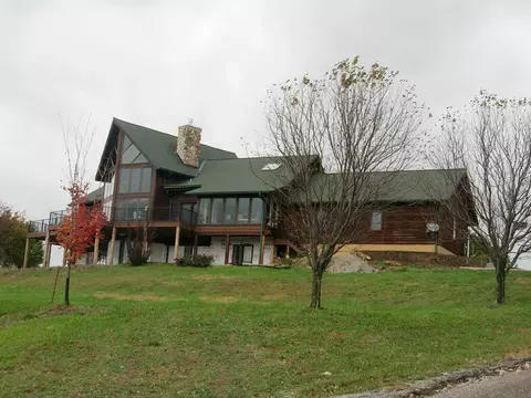 21405 Honey Locust Ln, Council Bluffs, IA 51503