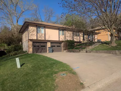 204 Upland Dr, Council Bluffs, IA 51503