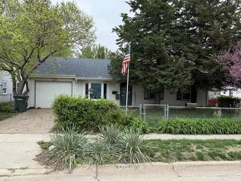 1310 Lindwood Dr, Carter Lake, IA 51510