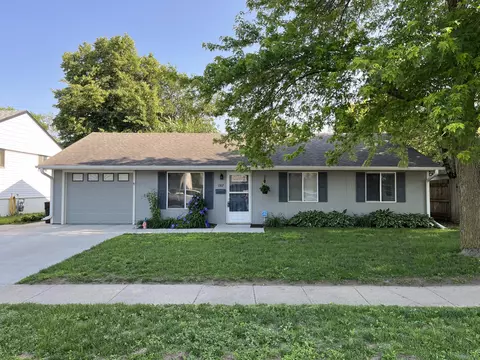 1317 Holiday Dr, Carter Lake, IA 51510