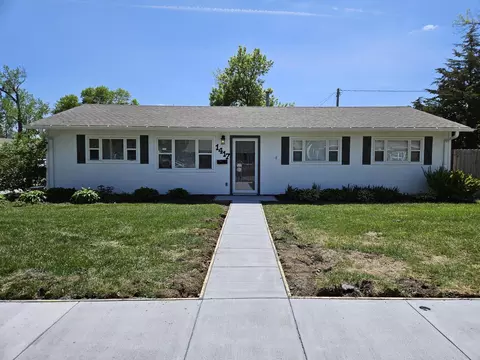 1417 Mayper Dr, Carter Lake, IA 51510